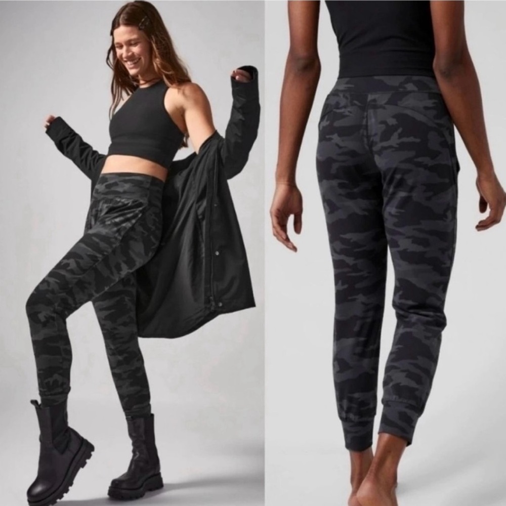 ATHLETA SALUTATION HIGH RISE
JOGGER IN CAMO PRINT WOMEN'S SIZE XS